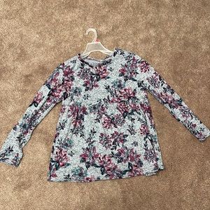Small maternity light weight sweater